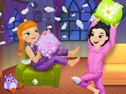 Crazy Pillow Fight Sleepover Party Online